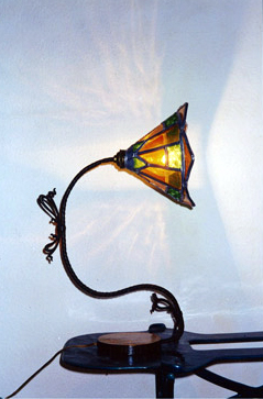 sculpture lampe vitrail récup